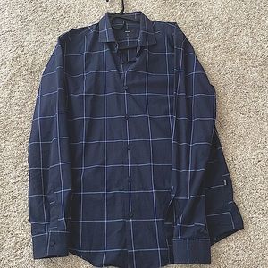 Limited use fashionable ‘Hugo Boss’ long sleeve shirt. Well kept and is slim fit